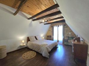 Maisons de vacances Gite de charme en Dordogne avec piscine et jardin - FR-1-616-485 : photos des chambres