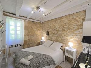 Maisons de vacances Gite de charme en Dordogne avec piscine et jardin - FR-1-616-485 : photos des chambres