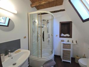 Maisons de vacances Gite de charme en Dordogne avec piscine et jardin - FR-1-616-485 : photos des chambres