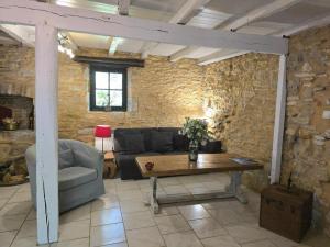 Maisons de vacances Gite de charme en Dordogne avec piscine et jardin - FR-1-616-485 : photos des chambres
