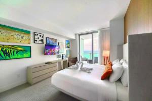 Beachfront Luxury Condo in Hollywood