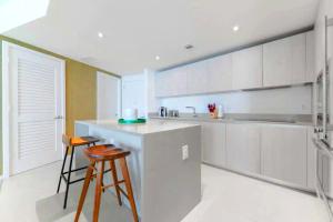 Beachfront Luxury Condo in Hollywood