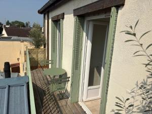 Loft 5 Chambres - 3 Salles de Bain - Place de parking privé - Proximité Gare ,circuit, centre ville -Événements du circuit