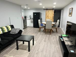 Gorgeous Basement Apartment