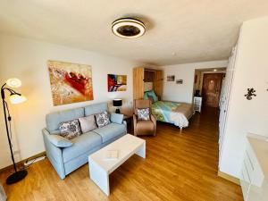 Cozy Sunset view studio at Port Royale with heated pool and free Wi-Fi