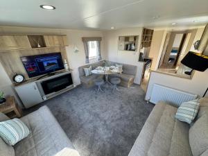 Fantasy Island - Eastgate D7 - The Merlin with Hot Tub - Coastal Caravan Breaks