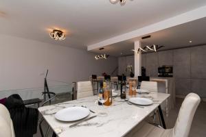 Modern 3 Bedroom Villa with Hot Tub in Costa Adeje