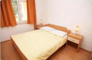 Punat, Krk island, sunny apartment!