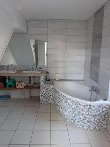 Maisons de vacances Maison Paradis Pr Enfants : photos des chambres