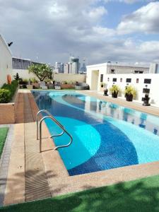 Studio unit near BGC and Makati