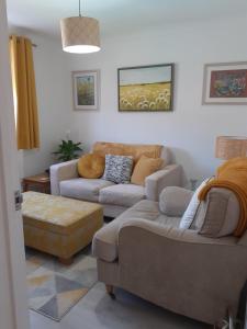 1-Bed Seaside Retreat - Sleeps 2 Parking & Garden