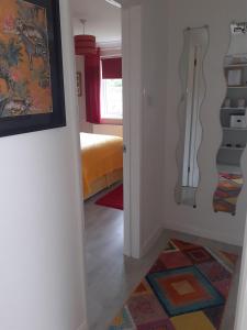 1-Bed Seaside Retreat - Sleeps 2 Parking & Garden