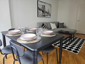 Downtown Dream 3 5BR with Balcony and Style BA21