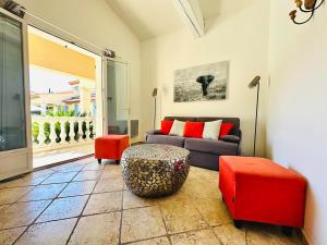 Villas La Ramade Beautiful Villa with pool : photos des chambres