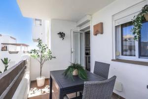 2BR apartment with pool and sea view