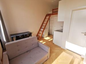New petite studio in bohemian suburb