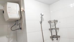 Apartement green pramuka 2br suite room