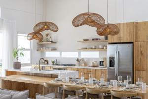 Barefoot Bungalow and Pool Club at Mahogany Bay