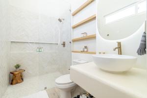 Barefoot Bungalow and Pool Club at Mahogany Bay