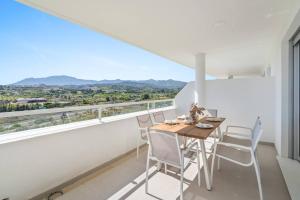 Ultimate Rentals - Modern Comfort and Views in Oceana Gardens, Estepona