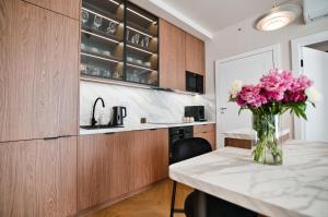 Jasmine Grand 7 by Housine