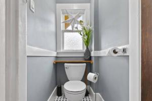 Charming 2 bedroom Duplex steps from Jericho Beach