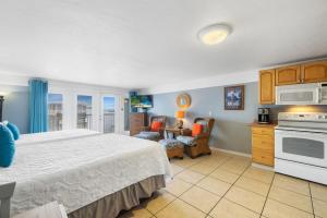 Stay-Seas Hideaway 214 at Cedar Cove Condos