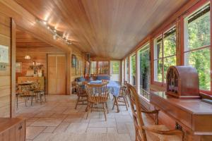 Cozy Riverfront Cabin Just Steps to the Russian River with Beach Access & Wood Stove