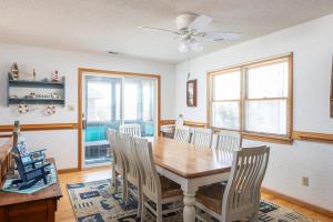 1 Min Walk to Beach Private Pool Family Friendly