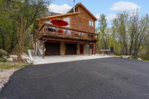 Secluded Mtn home by Purg, Hot Tub, Views! Pets ok