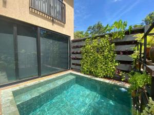 Casa de alto padrão na praia da Pipa com 4 suítes climatizadas piscina privativa cozinha equipada e localizada a apenas 5 minutos da praia do amor e centro da Pipa