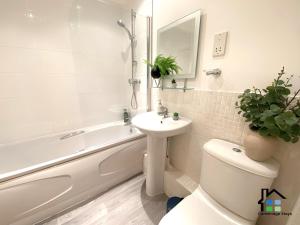 Cambridge Stays - 2 Bedroom Flat - Walk to train station & Mill Road with free Parking and 2 bathrooms