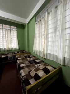 Shillong - Syngkrem Travellers Appartment