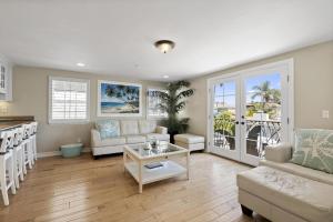 Stylish 3Br Condo W- Ac Walk To Beach, Shops Dining By Beachview Rentals
