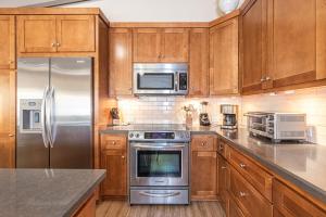 Charming 2Br Condo W Ac Steps To Beach & Balboa Pier By Beachview Rentals