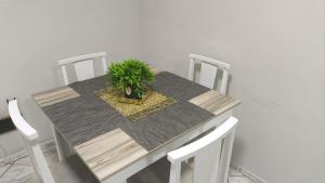 Ap 2 dormitórios avenida Brasil