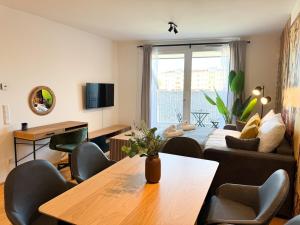 Cozy & Modern 2 BR Apartment in peaceful Area