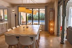 Villas Superbe Villa, Piscine chauffee, jardin, climatisee : photos des chambres