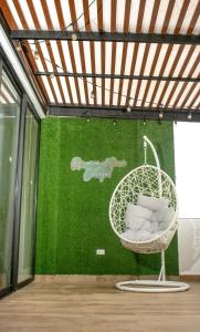 Luxurious Apt with Rooftop, BBQ, and Beach nearby