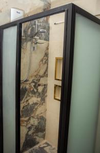 Luxurious Apt with Rooftop, BBQ, and Beach nearby