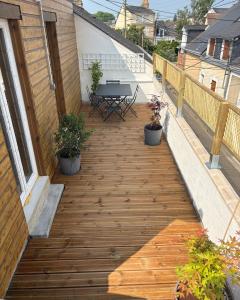 Loft 5 Chambres - 3 Salles de Bain - Place de parking privé - Proximité Gare ,circuit, centre ville -Événements du circuit