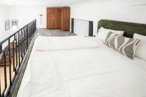 Garden retreat for two! Brand new II