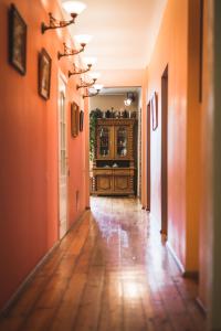 Classical large apartment on Alberta street, FREE locked PARKING