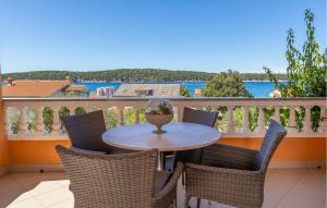 Lovely Apartment In Barbat Na Rabu