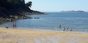 Maisons de vacances Charmante maison proche de la mer a Locquemeau : photos des chambres