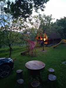 Căbănuță rustică 03