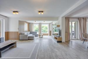 Villa LUMARE AQUA - Pool, Jacuzzi & Garden