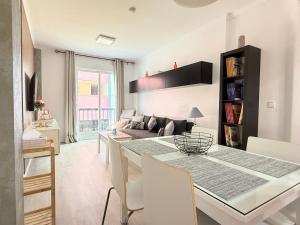 Seabreeze Retreat - Cozy 1-Bedroom Apartment near the Beach