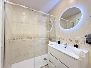 Seabreeze Retreat - Cozy 1-Bedroom Apartment near the Beach