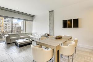 Extended Retreat in Sarasota! Condo with Pool Access